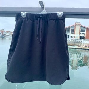 Lululemon On The Fly Skirt in Black. New No Tags